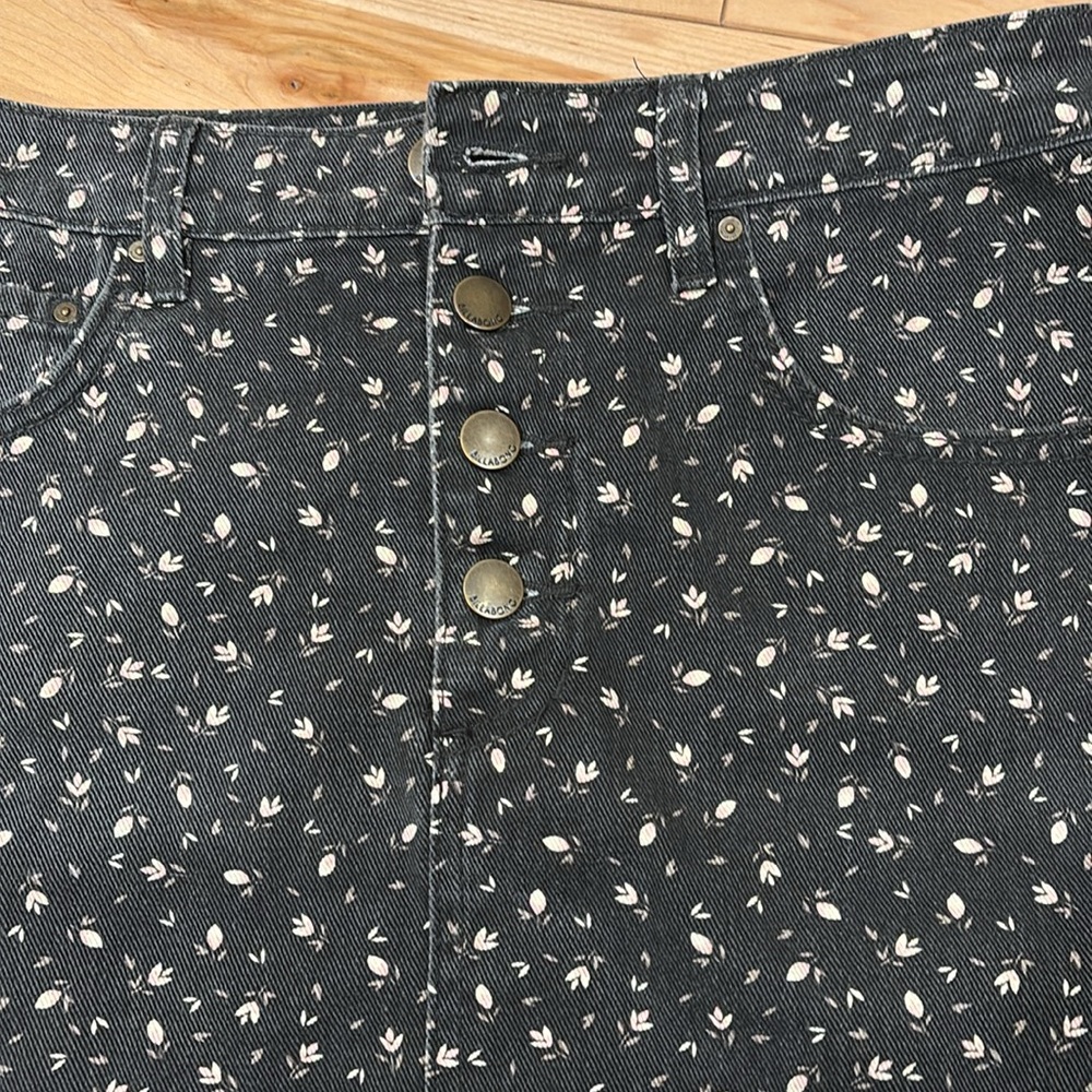 Billabong black denim floral print button fly jean skirt